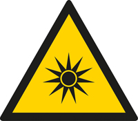 Varningsskylt för optisk strålning. Vid behov används en tilläggsskylt med information om den optiska strålningens typ (UV-strålning, synligt ljus eller infrarött ljus)