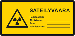 Esimerkki säteilylähteen suojukseen kiinnitettävästä yhdistelmämerkistä