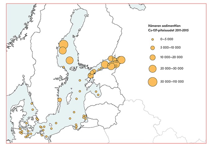 Karttakuvassa pohjasedimenttien Cs-137-aktiivisuuksien suuruusluokista Itämeren alueella vuosina 2011–2015. Suurimmat pitoisuudet on havaittu Suomenlahden itäosissa ja Selkämerellä.